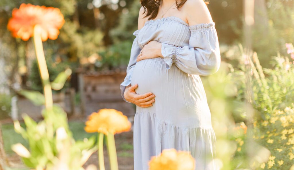 pregnant women holding belly for pregnancy photos